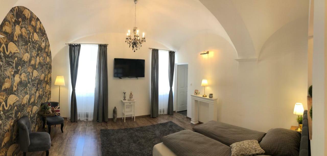 Frank Apartman Deluxe Villa เอ็กเกอร์ ภายนอก รูปภาพ