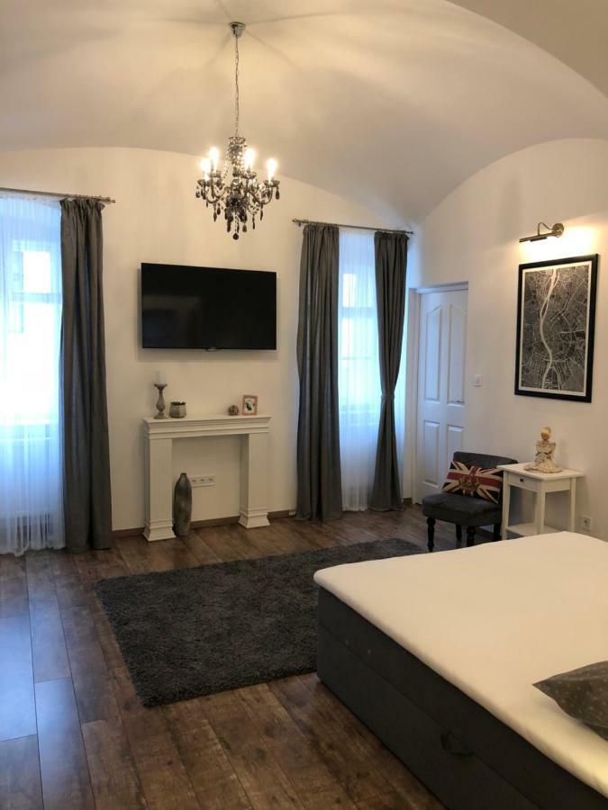 Frank Apartman Deluxe Villa เอ็กเกอร์ ภายนอก รูปภาพ